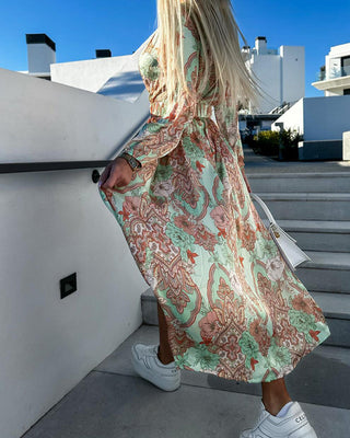 Bedrucktes Schlitzkleid mit V-Ausschnitt