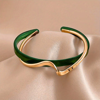Vergoldetes Wellenförmiges 18K Cuff-Armband – Minimalistische Eleganz