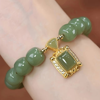Grünes Faux-Jade-Perlenarmband – Elegantes Schmuckstück im chinesischen Stil