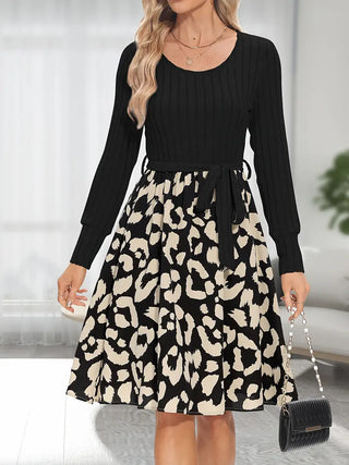 Elegantes Spleißkleid mit Leopardenmuster