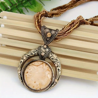 Handgemachte Boho-Kette mit Perlen & Edelsteinanhänger