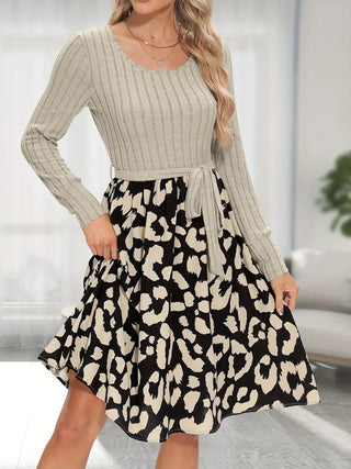 Elegantes Spleißkleid mit Leopardenmuster
