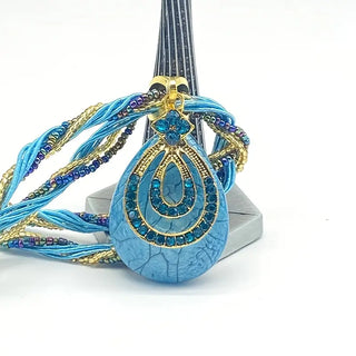 Elegante Boho-Kette mit Tropfenanhänger & Blauem Edelstein